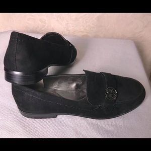 Bandolino black faux suede flats